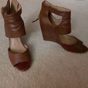 Cute Sz 8 Nine West wedge sandals. Some wear, still in excell’t cond. Low priced